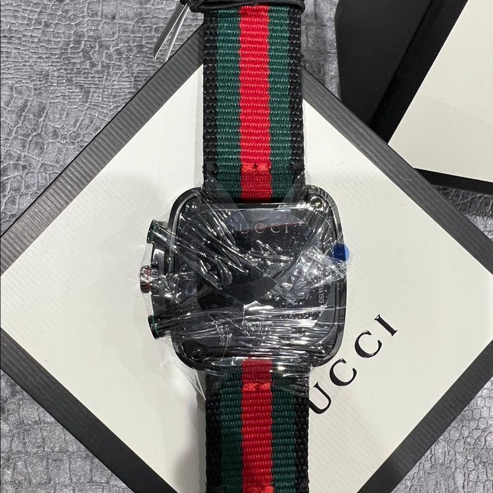 NIB Green & Red G-Coupe Gucci Watch - Picture 3 of 8
